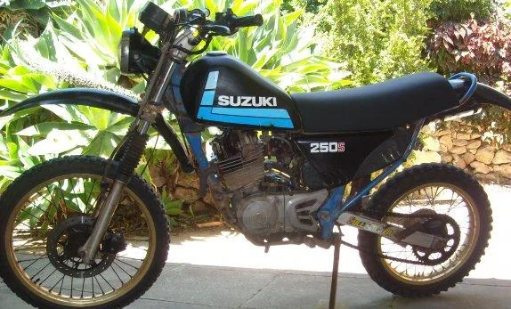 Suzuki DR 250 S