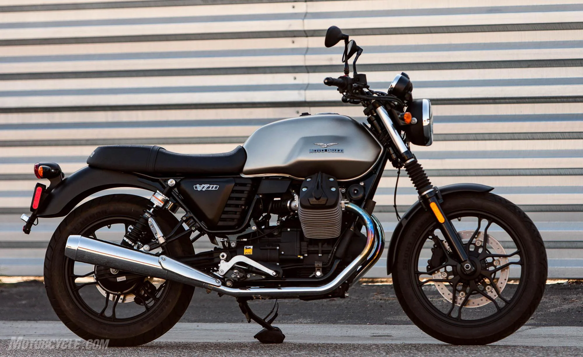 Moto Guzzi V7 II Stone ABS