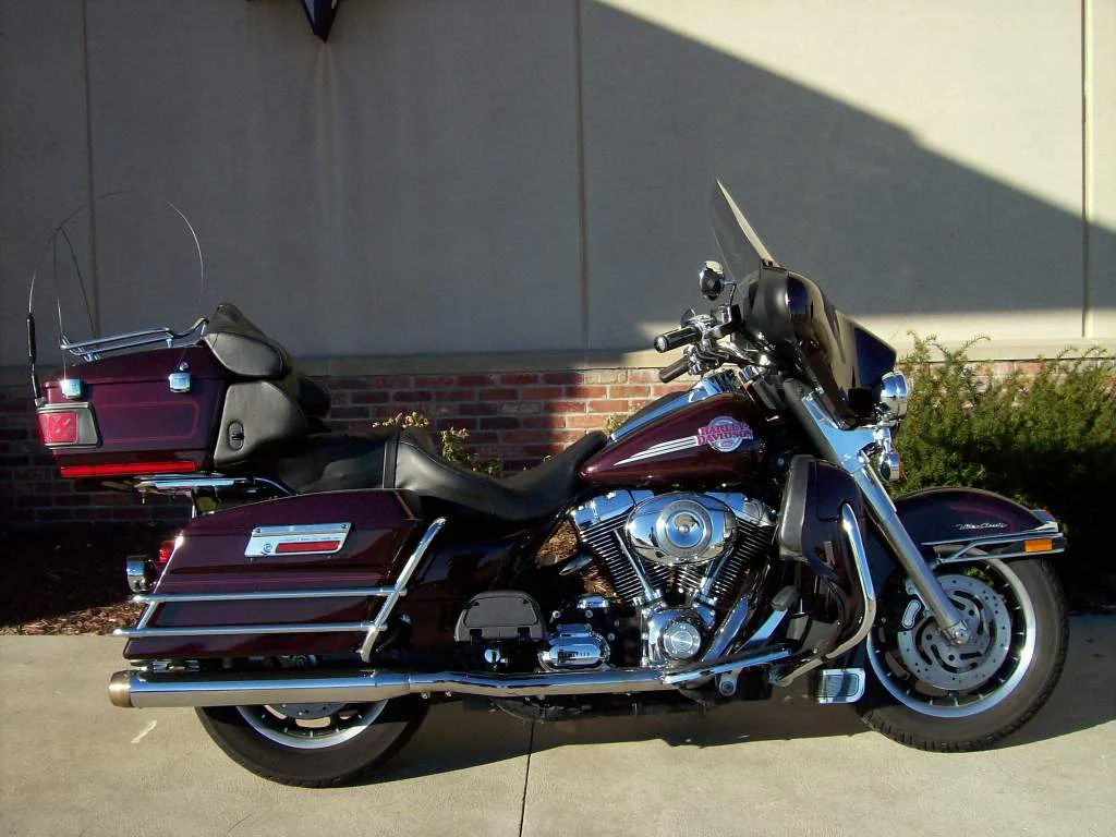Harley-Davidson FLHTCU Ultra Classic Electra Glide Firefighter