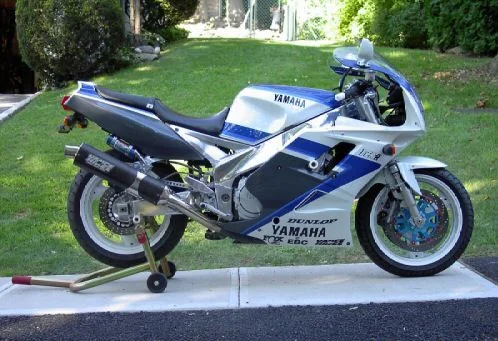 Yamaha FZR
