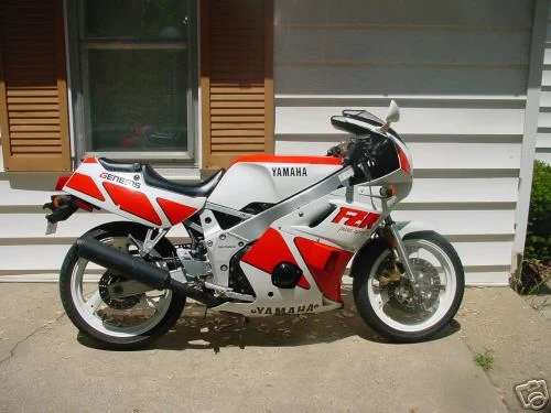 Yamaha FZR 400