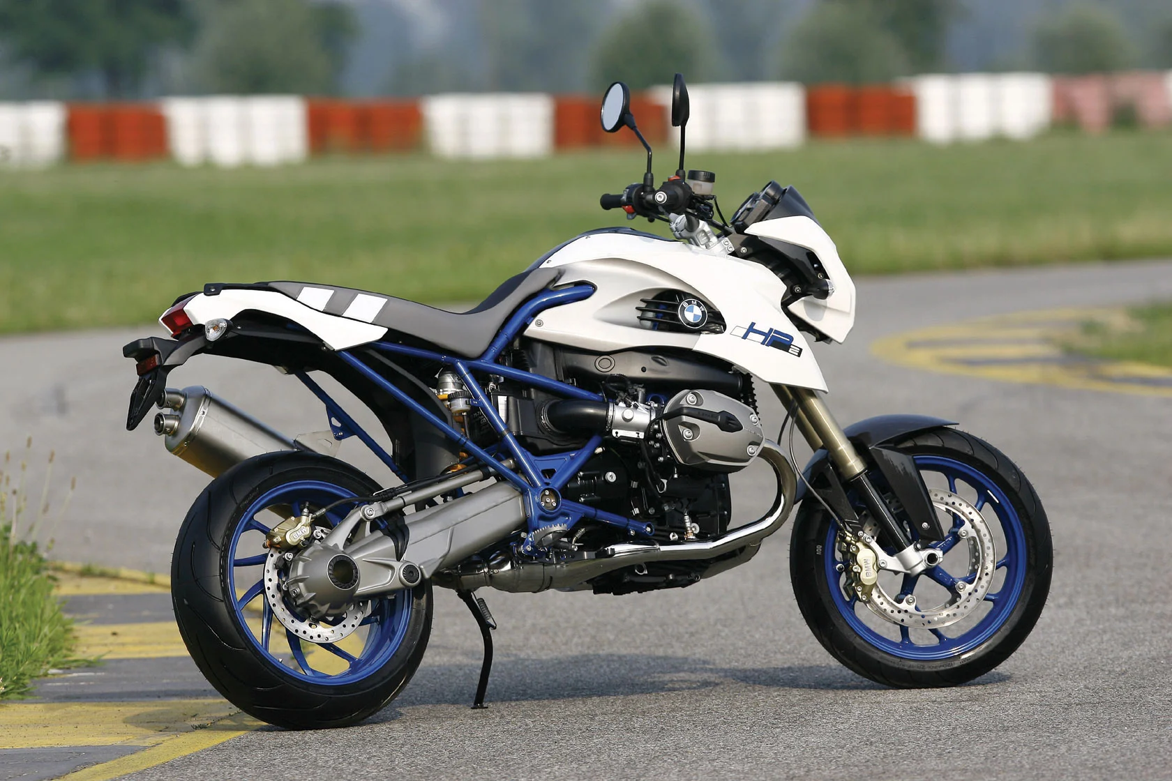 BMW HP2 Megamoto