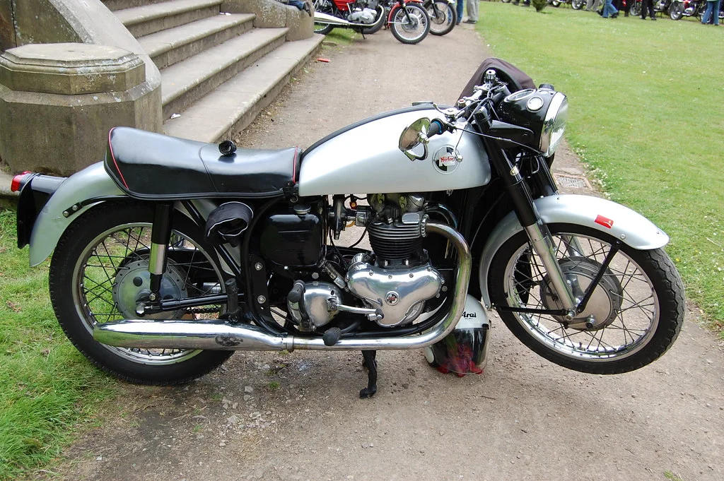 Norton Dominator 99SS