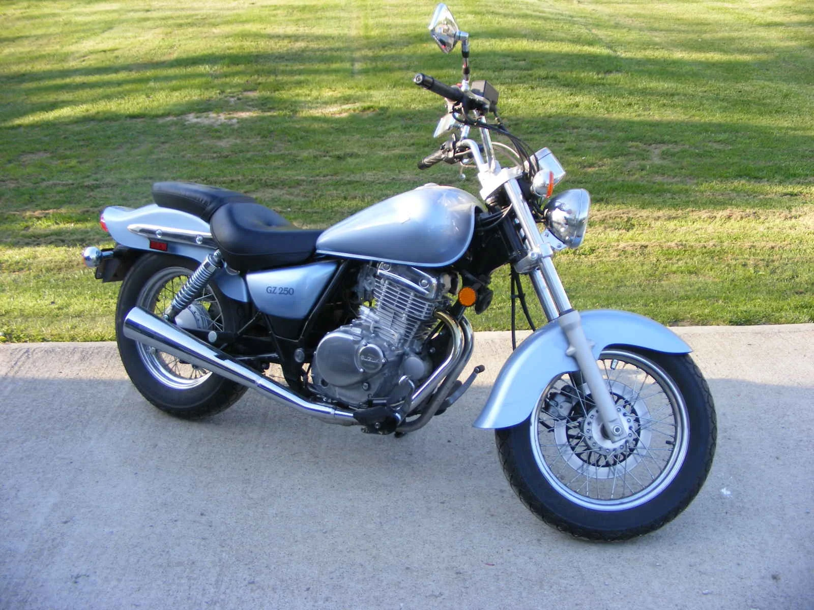 Suzuki GZ 250