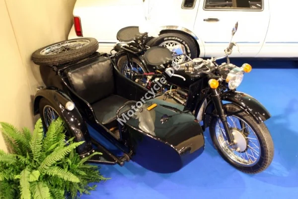 Chang-Jiang 750 BG (with sidecar)