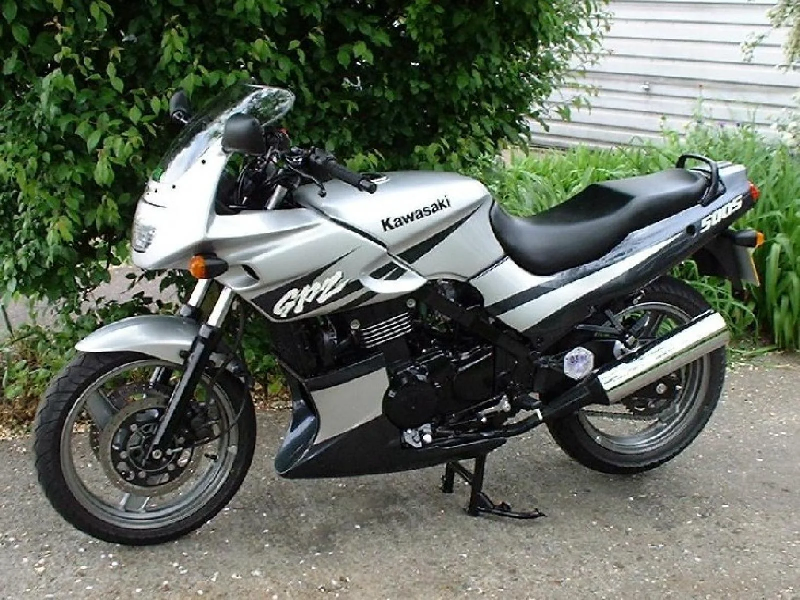 Kawasaki GPZ 500 S (reduced effect #2)
