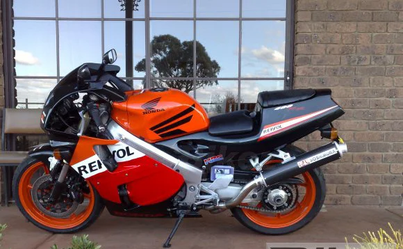 Honda RVF 400 RT
