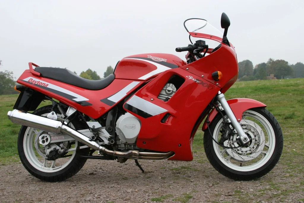 Triumph Daytona 750 (reduced effect #2)