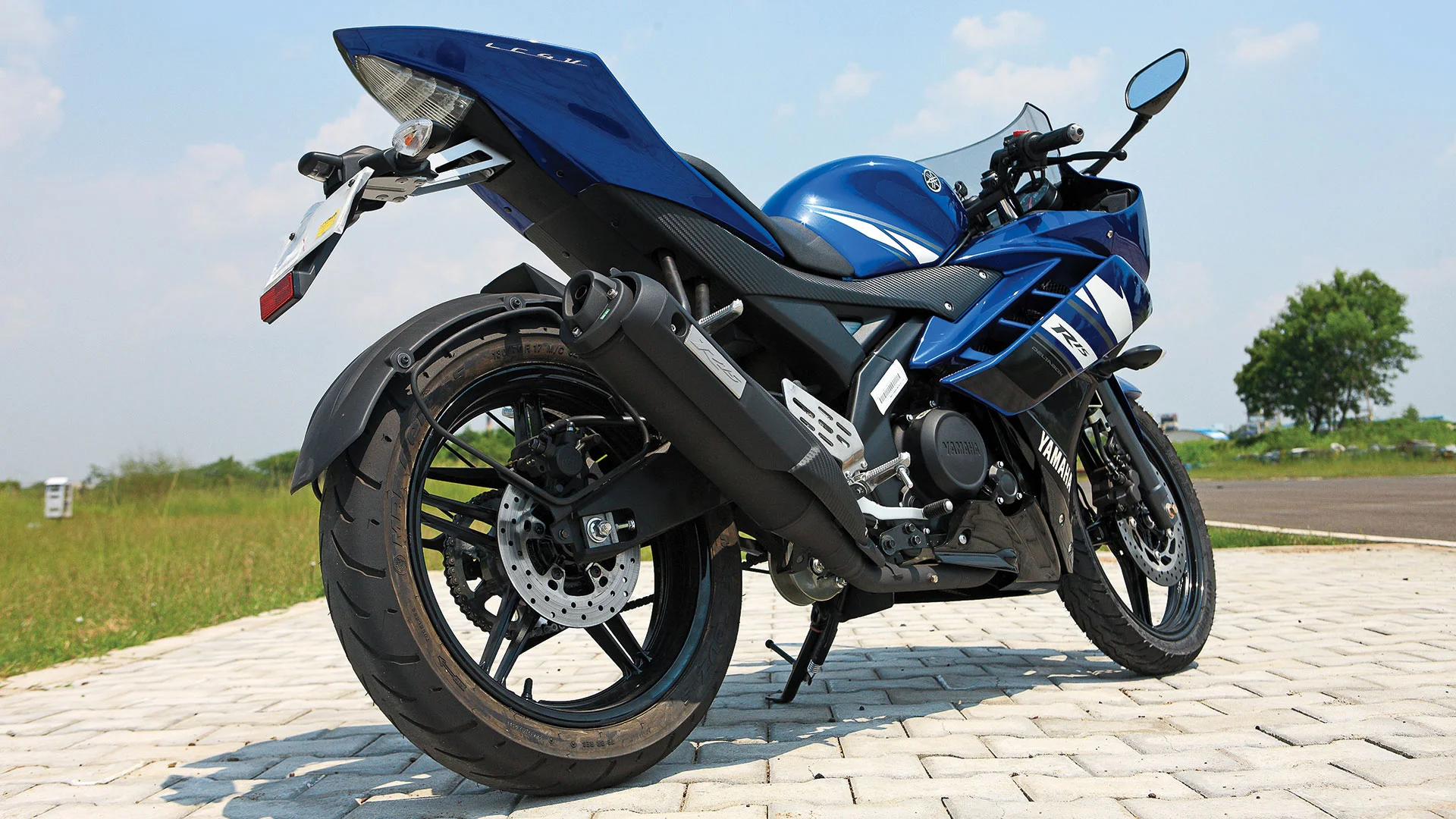 Yamaha YZF-R15 V2