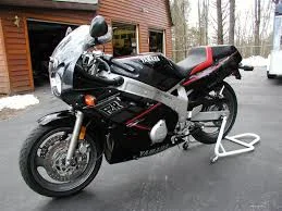Yamaha FZR 600 (reduced effect #2)