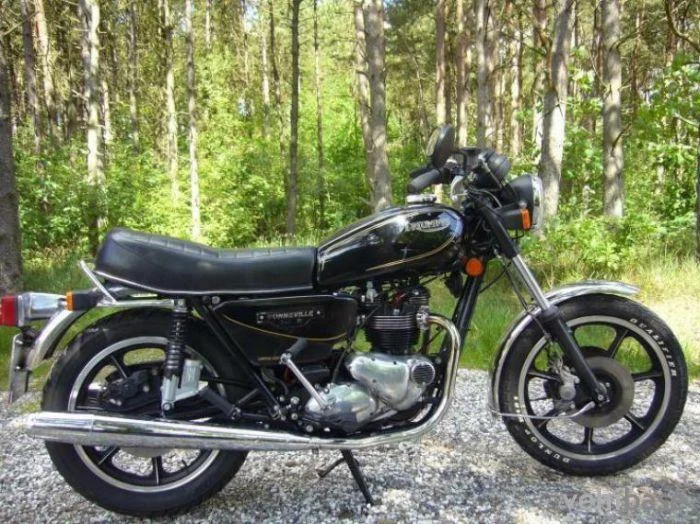 Triumph T 140 E Bonneville Executive