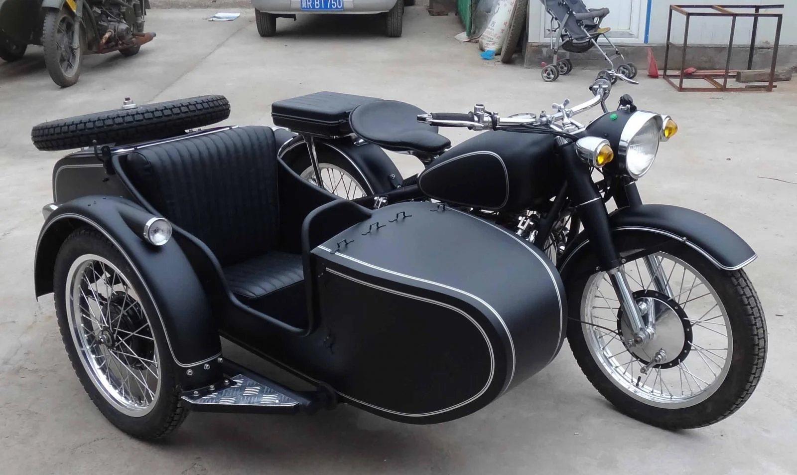 Chang-Jiang 750 J-1 (with sidecar)