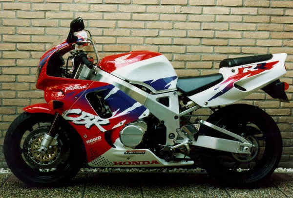Honda CBR 900 RR (reduced effect #2)