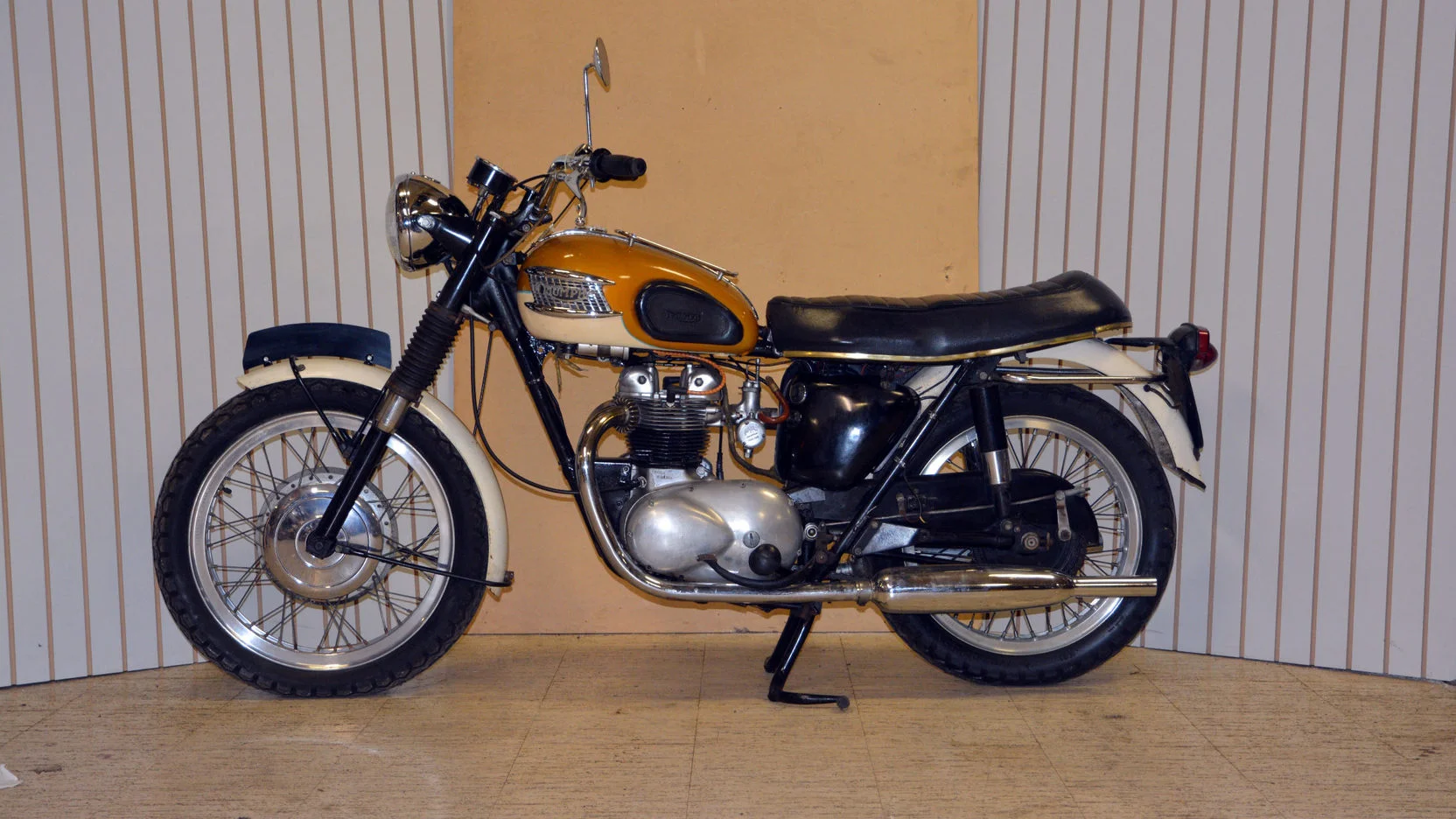Triumph T100C
