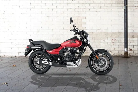 Bajaj Avenger 160 Street