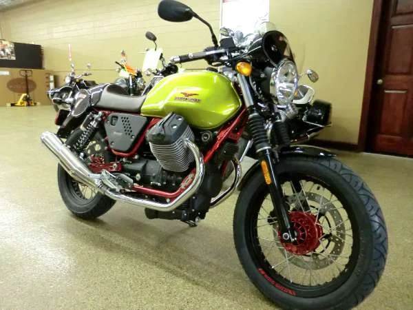 Moto Guzzi V7 Racer Verde Legnano SE