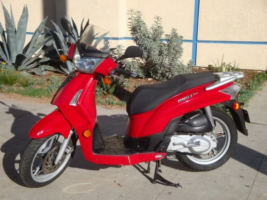 Kymco People S 200