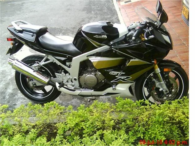 UM V2S 250 R