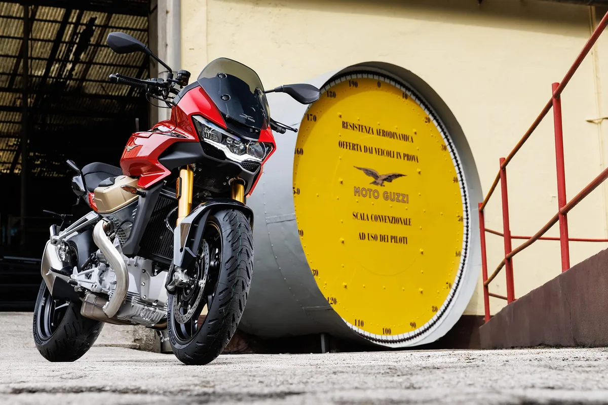 Moto Guzzi V100 Mandello S 2026