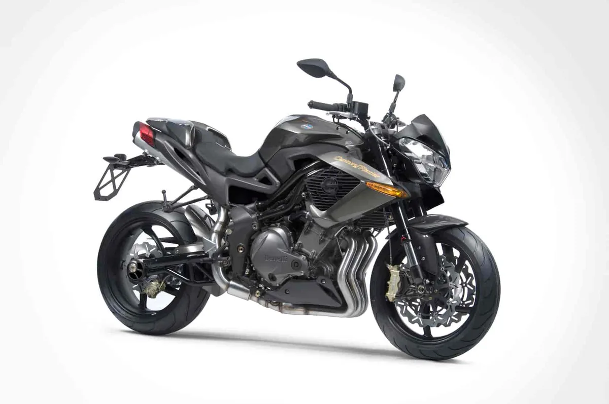 Benelli Racer 899