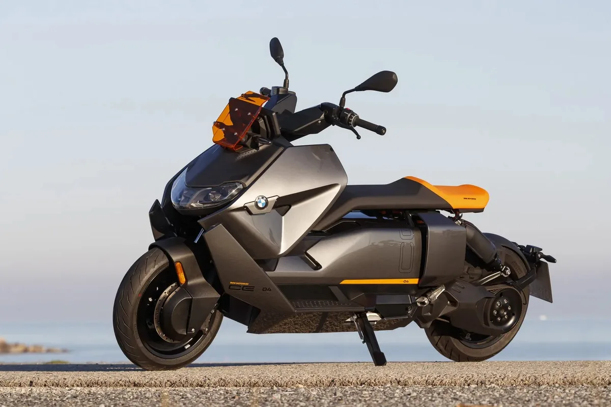 BMW CE 04