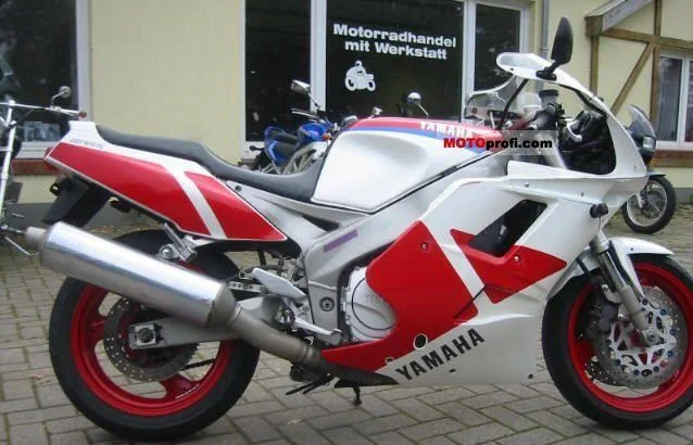 Yamaha FZR