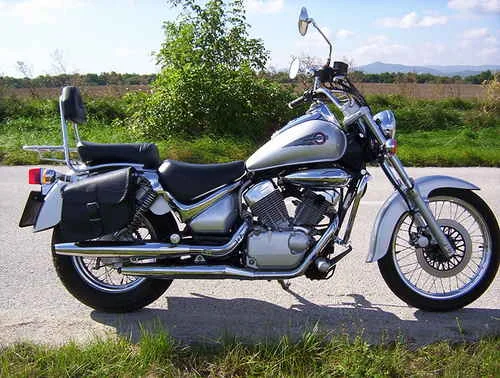 Suzuki VL 125 LC Intruder