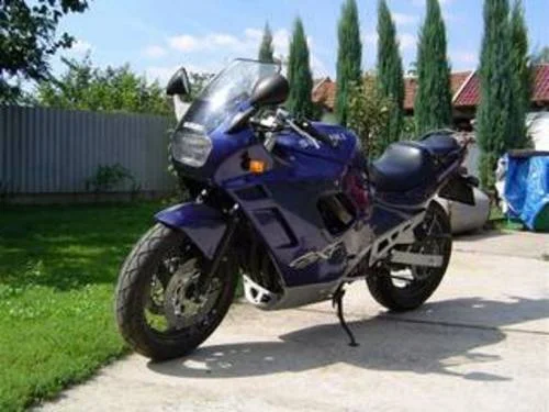 Suzuki GSX 400 F Katana