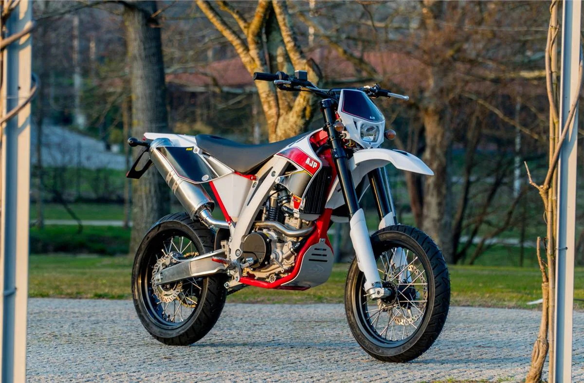 AJP PR5 Supermoto 250