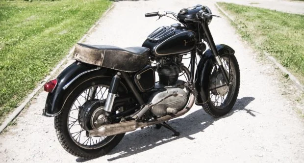 Junak M10