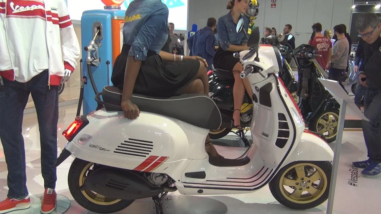 Vespa GTS Super Racing Sixties