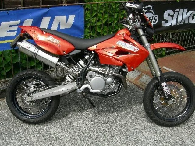 CCM R35