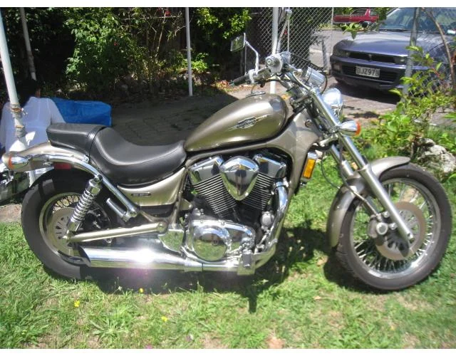 Suzuki Boulevard S83