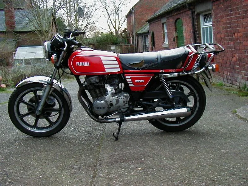 Yamaha RD 250 (reduced effect)