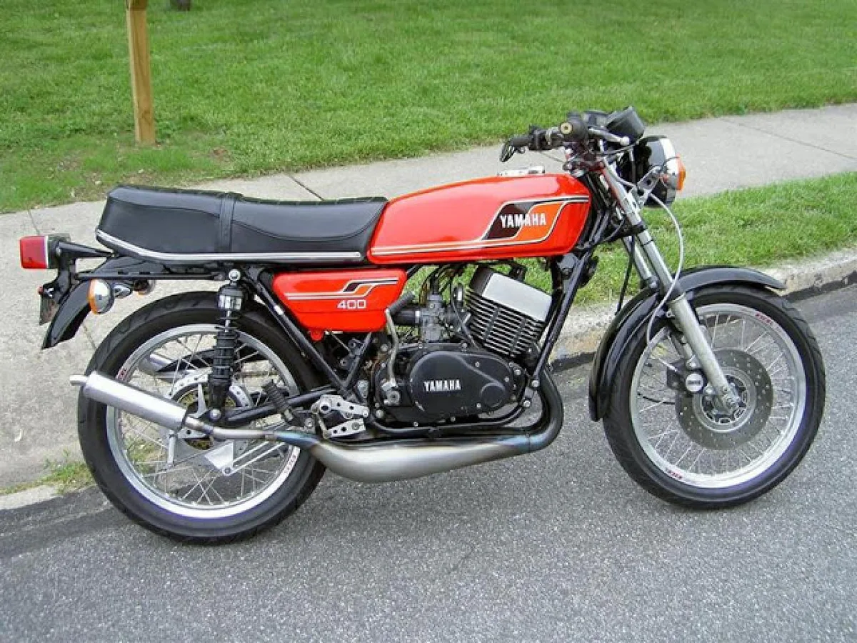 Yamaha RD 350 F (reduced effect)