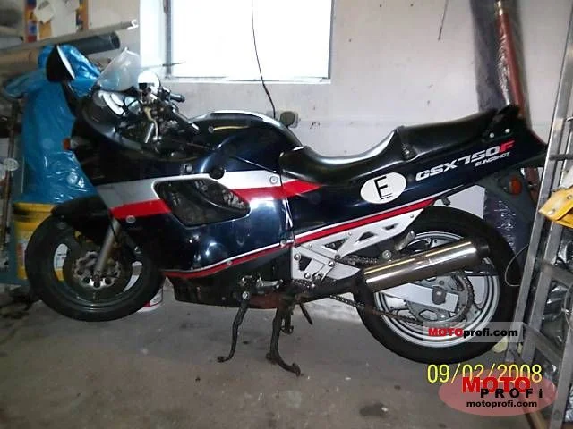 Suzuki GSX 750 F