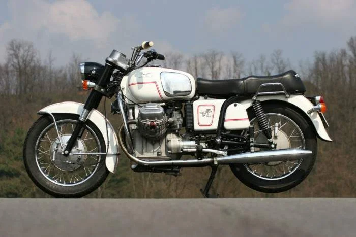 Moto Guzzi V7 700