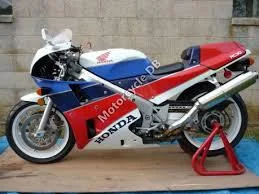 Honda VFR 750 R - RC 30