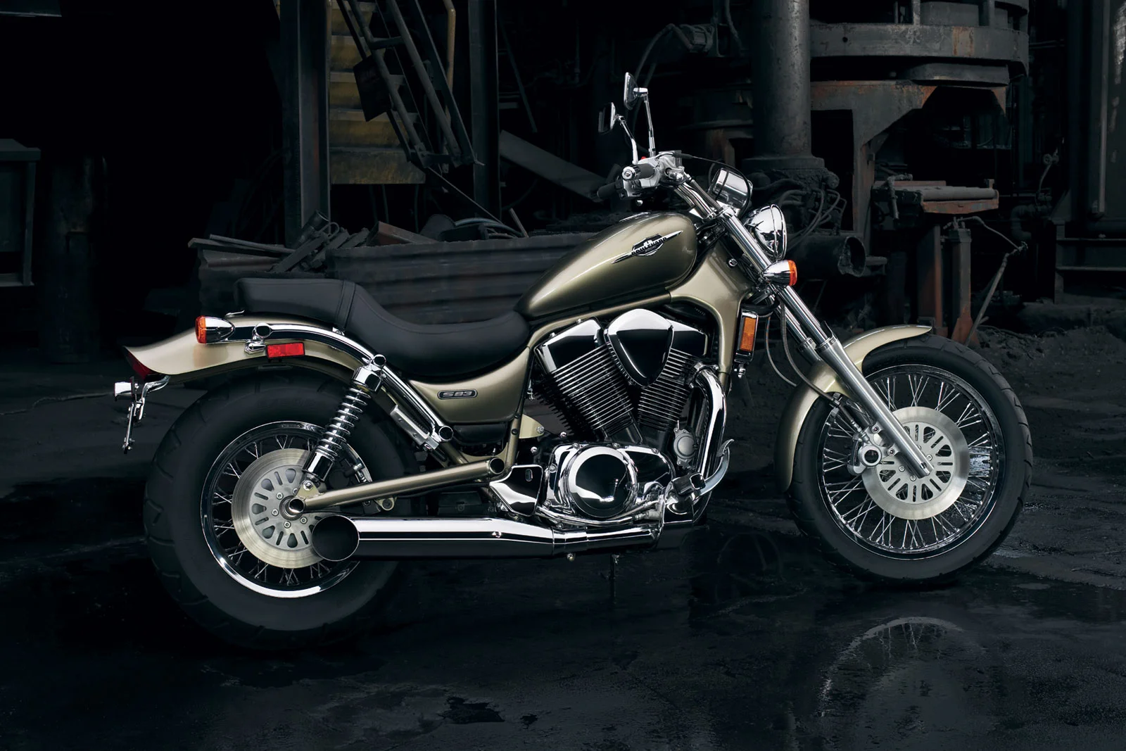 Suzuki Boulevard S83