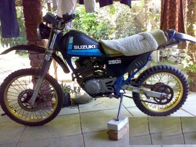 Suzuki DR 250 S