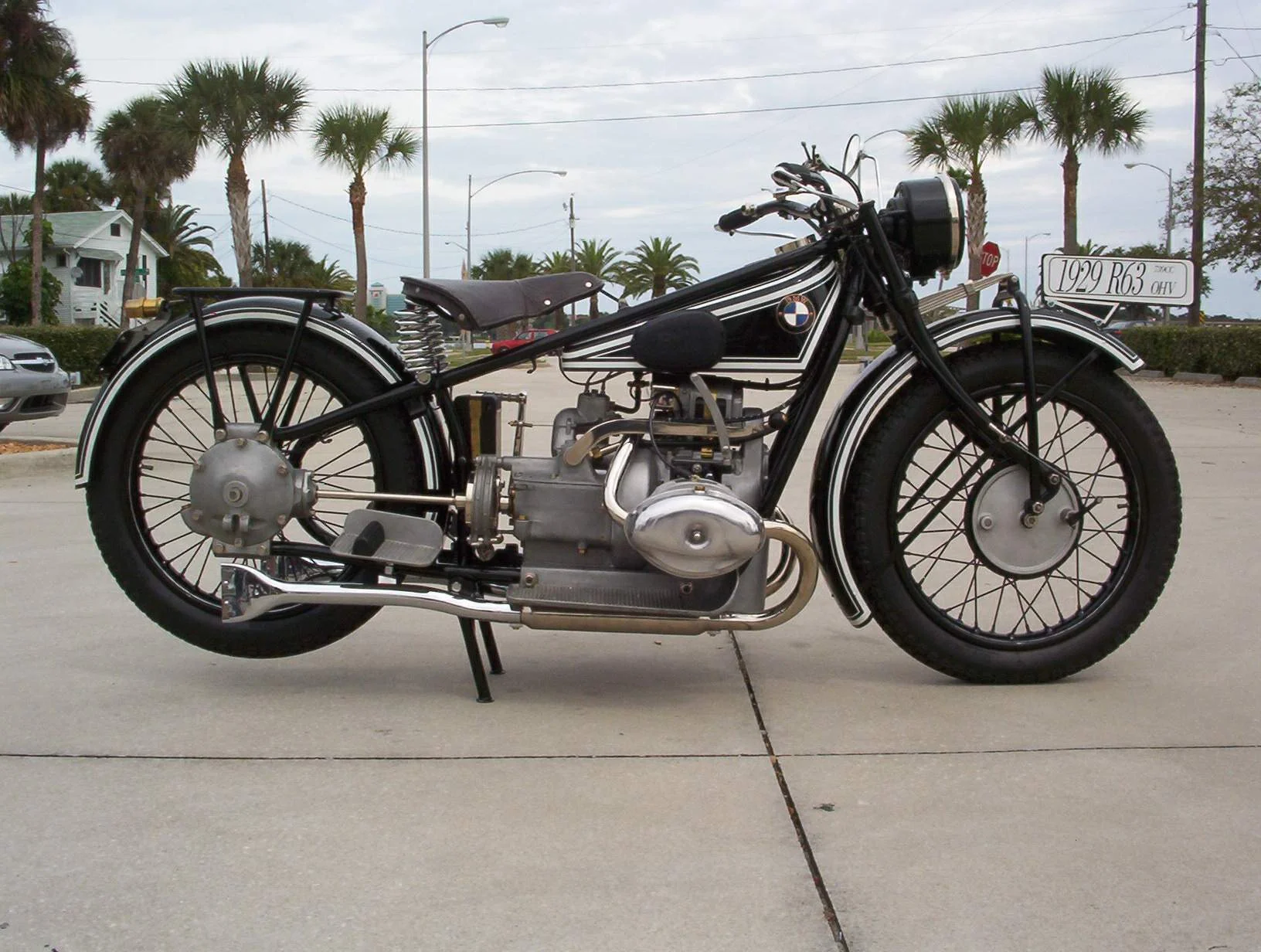 BMW R57