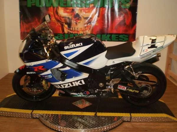 Suzuki GSX-R 1000 Mladin Replica