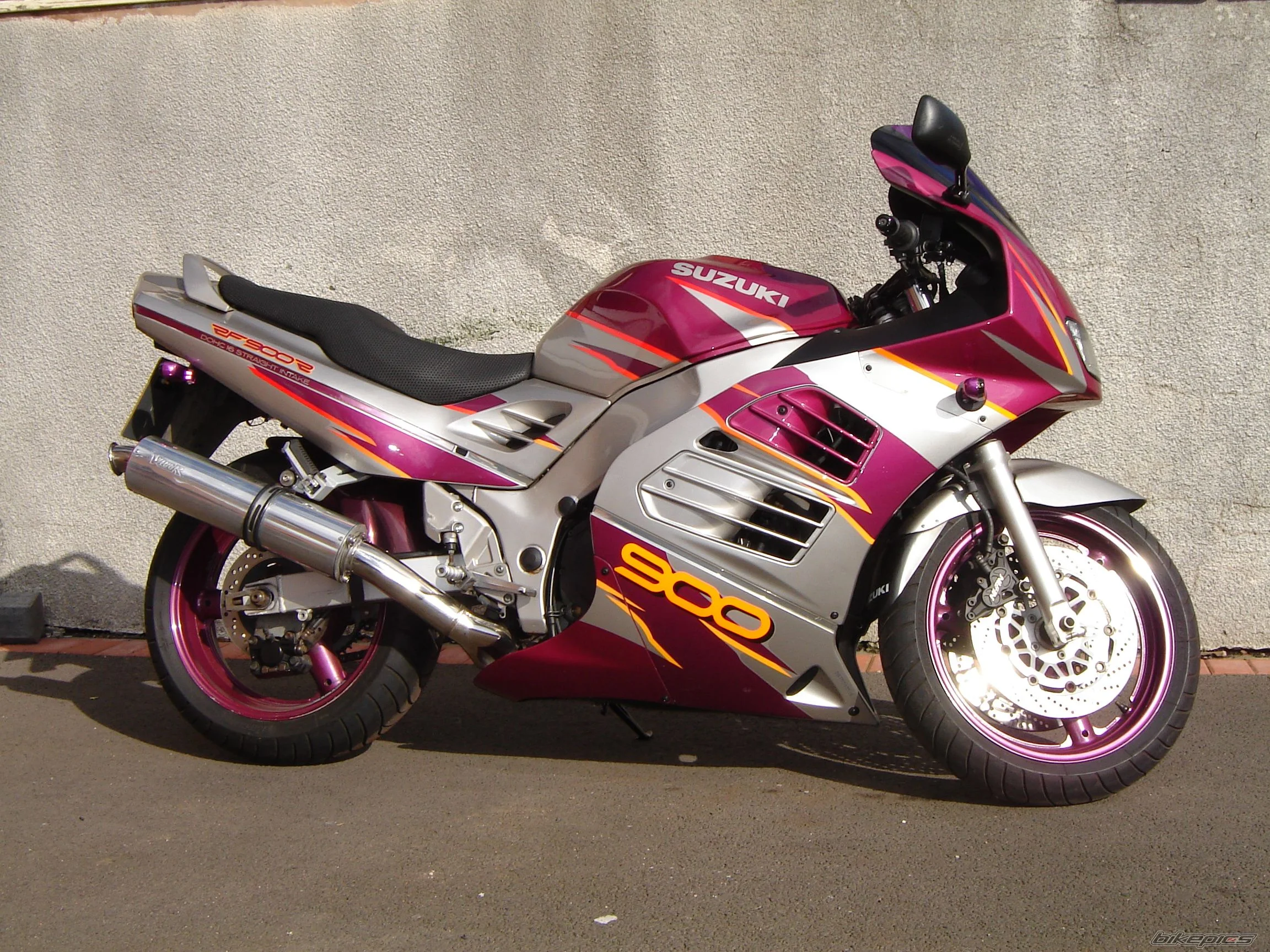 Suzuki RF 900 RS2