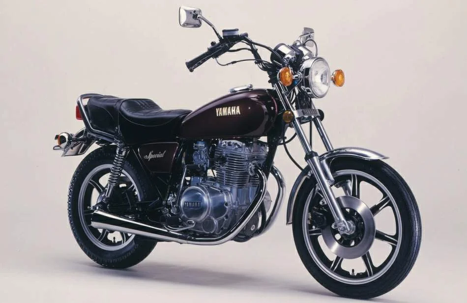 Yamaha XS 400 US. Custom