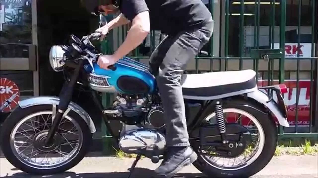 Triumph T100C