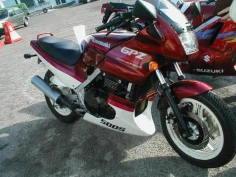 Kawasaki GPZ 500 S (reduced effect #2)