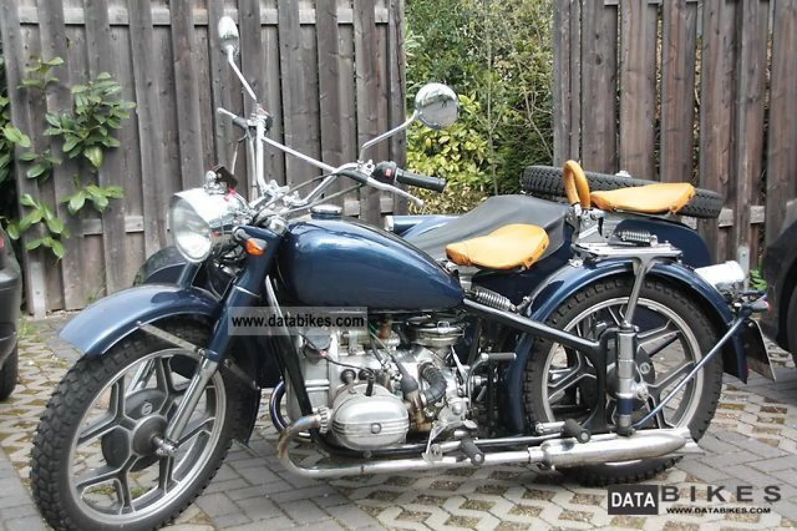 Chang-Jiang 750 J-1 (with sidecar)