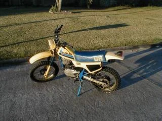 Suzuki DR 100