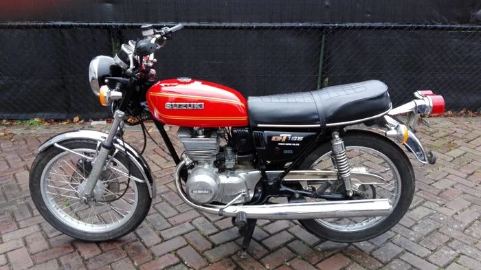 Suzuki GT 185