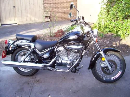 Suzuki Intruder LC 250